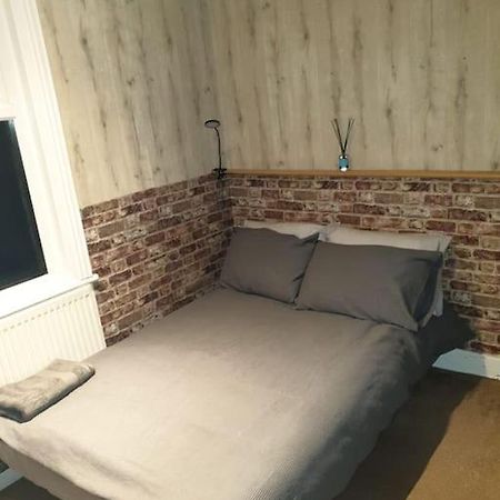 Spacious Bedroom With Private Bathroom. Abbey Wood Exterior foto