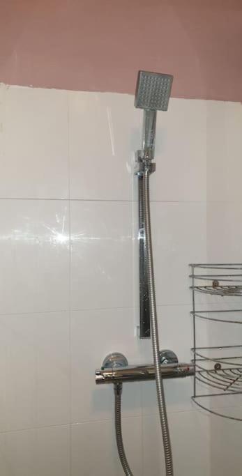 Spacious Bedroom With Private Bathroom. Abbey Wood Exterior foto